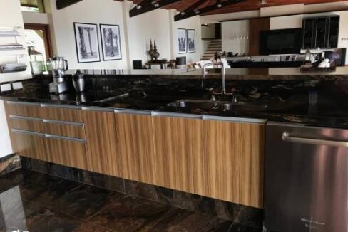 Linda-casa-na-costeira-em-condominio-fechado-em-Ilhabela3