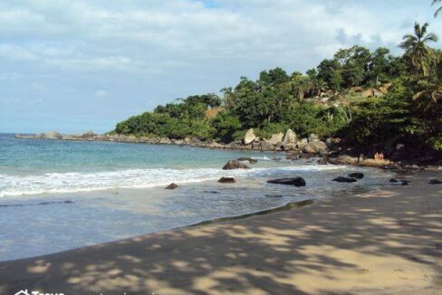 Lindo-terreno-a-venda-pé-na-areia-em-Ilhabela