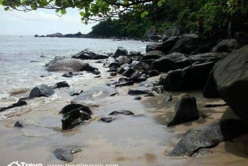 Lindo-terreno-a-venda-pé-na-areia-em-Ilhabela16
