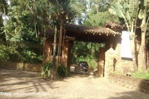 Lindo-terreno-a-venda-pé-na-areia-em-Ilhabela19