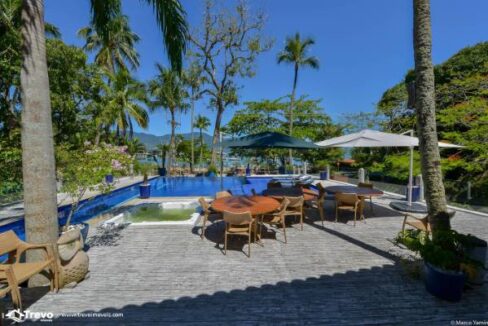 Casa-e-altíssimo-padrão-pé-na-areia-em-Ilhabela22