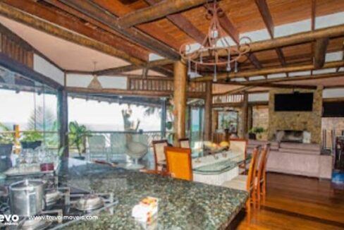 Casa-charmosa-a-venda-em-Ilhabela-na-costeira-frente-ao-mar1