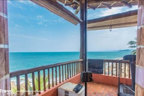Casa-charmosa-a-venda-em-Ilhabela-na-costeira-frente-ao-mar3