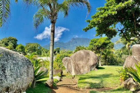 Terreno-a-venda-em-condominio-de-luxo-1