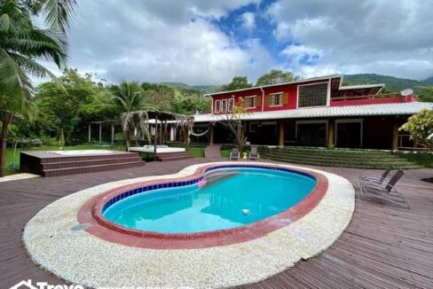 Casa-a-venda-em-Ilhabela-com-cachoeira-e-vista-para-o-mar