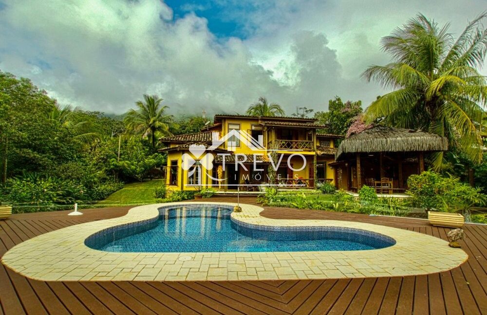 Casa-charmosa-em-condomínio-fechado