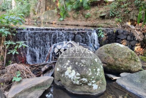 Casa-charmosa-Em-meio-a-natureza