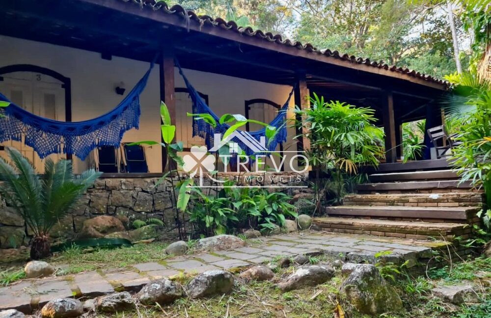 Casa-charmosa-Em-meio-a-natureza1