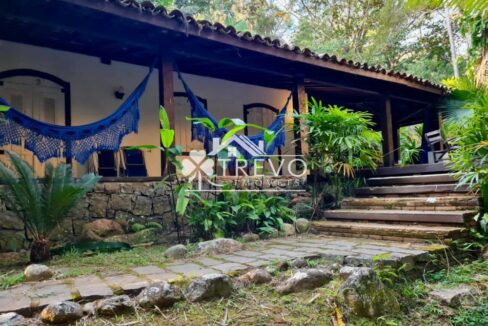 Casa-charmosa-Em-meio-a-natureza1