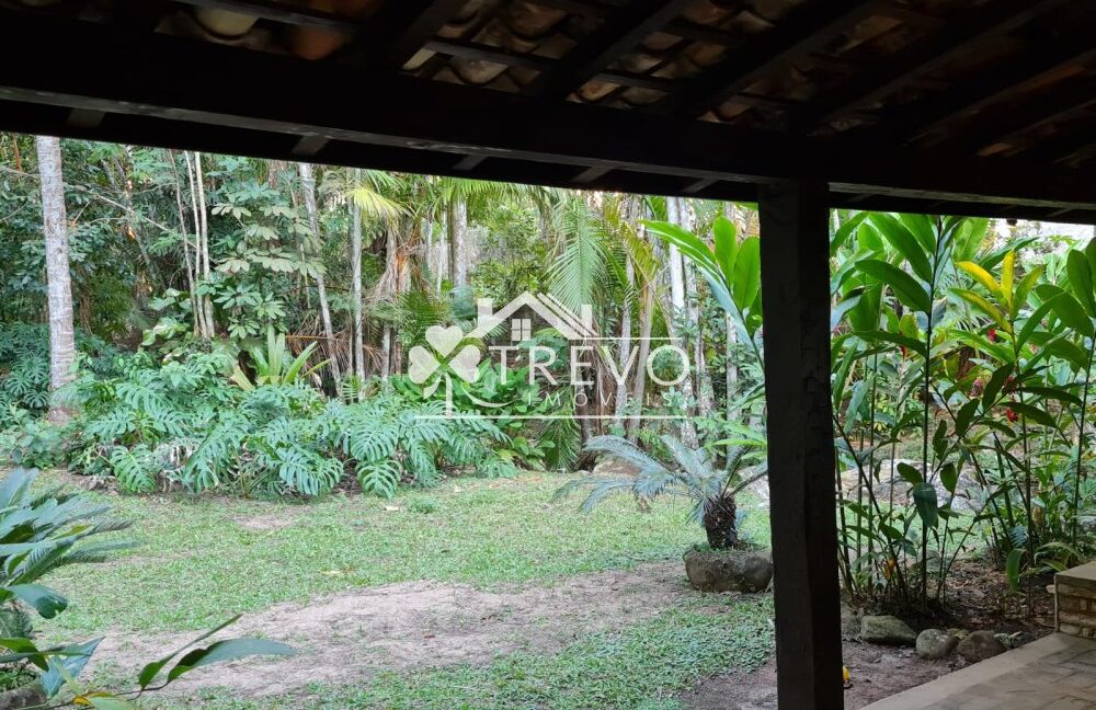 Casa-charmosa-Em-meio-a-natureza10