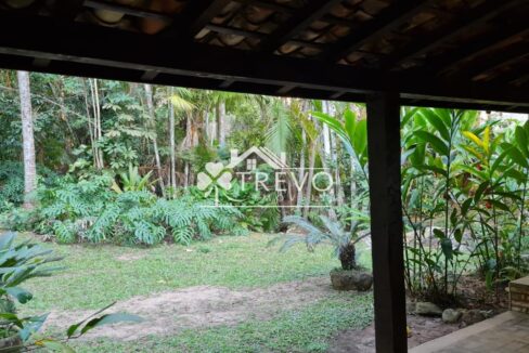 Casa-charmosa-Em-meio-a-natureza10