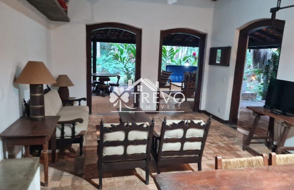 Casa-charmosa-Em-meio-a-natureza11