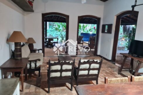 Casa-charmosa-Em-meio-a-natureza11