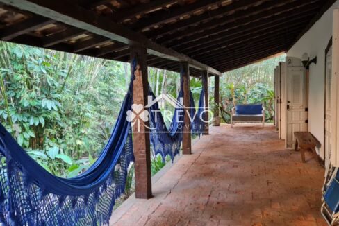 Casa-charmosa-Em-meio-a-natureza12