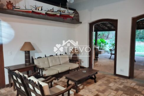 Casa-charmosa-Em-meio-a-natureza13