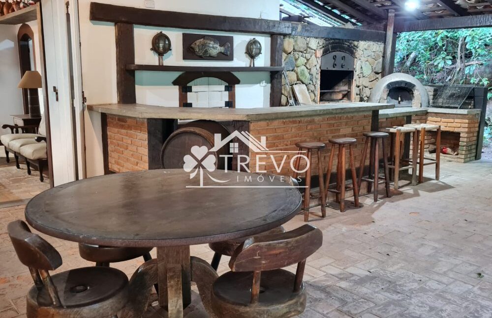 Casa-charmosa-Em-meio-a-natureza14