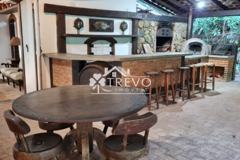 Casa-charmosa-Em-meio-a-natureza14