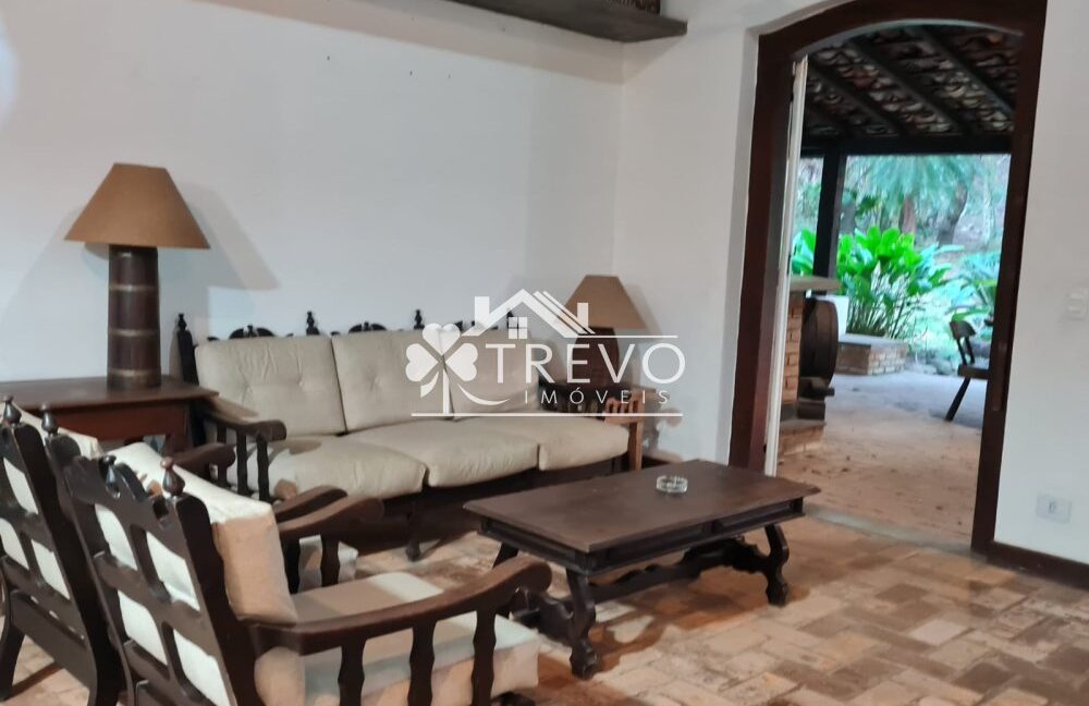 Casa-charmosa-Em-meio-a-natureza17