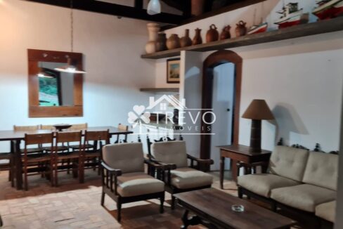 Casa-charmosa-Em-meio-a-natureza18