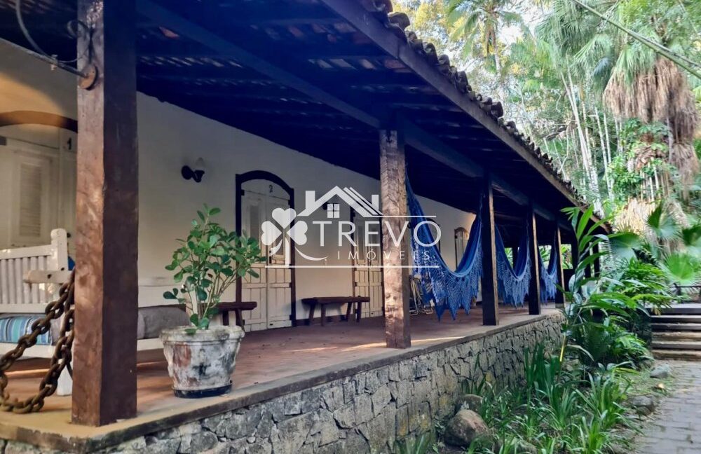 Casa-charmosa-Em-meio-a-natureza2