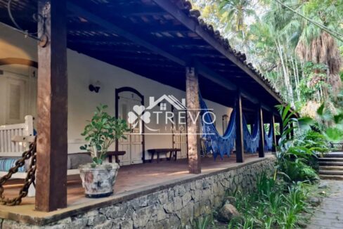 Casa-charmosa-Em-meio-a-natureza2