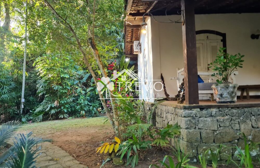 Casa-charmosa-Em-meio-a-natureza21