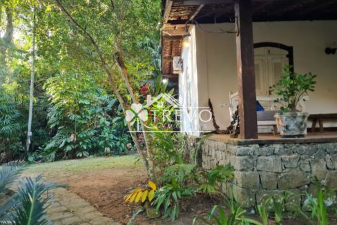 Casa-charmosa-Em-meio-a-natureza21