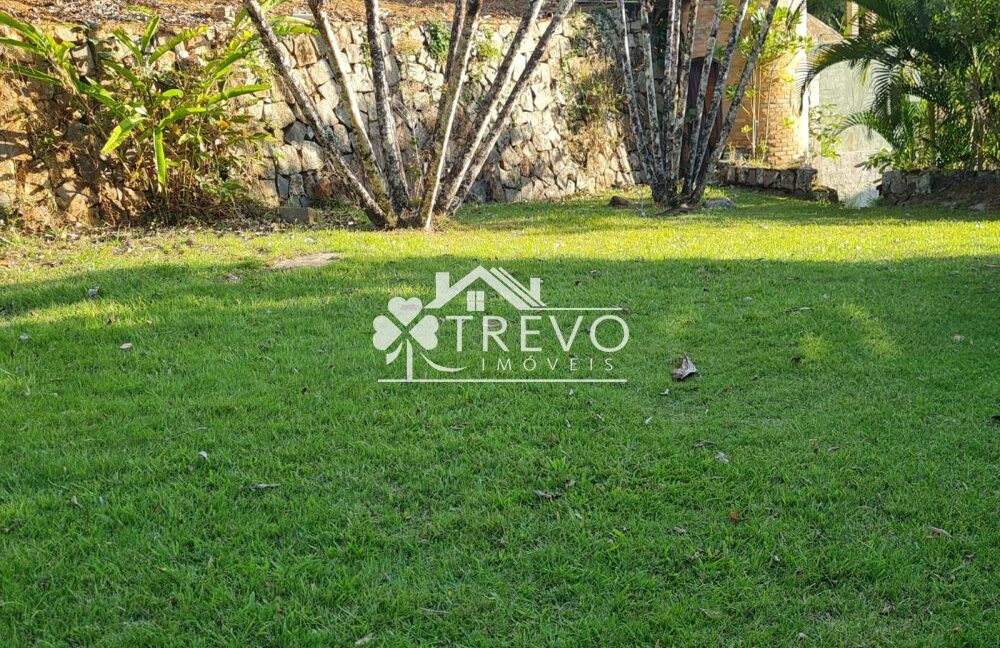 Casa-charmosa-Em-meio-a-natureza22