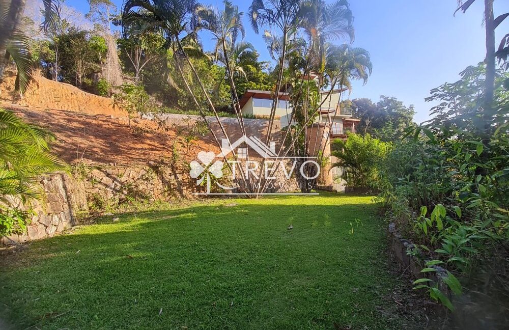 Casa-charmosa-Em-meio-a-natureza23