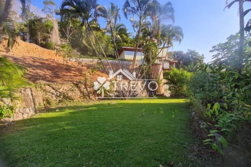 Casa-charmosa-Em-meio-a-natureza23