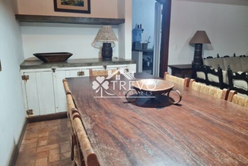 Casa-charmosa-Em-meio-a-natureza25