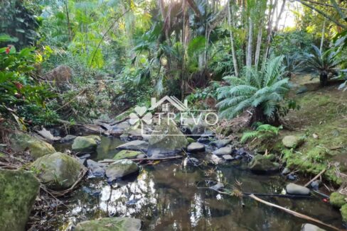 Casa-charmosa-Em-meio-a-natureza26