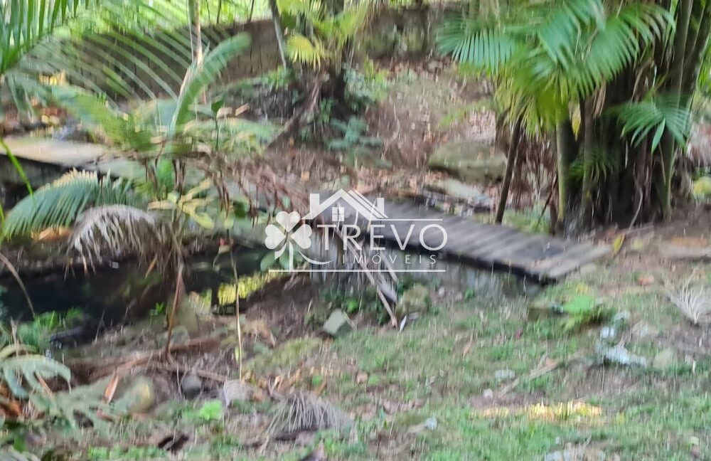 Casa-charmosa-Em-meio-a-natureza27