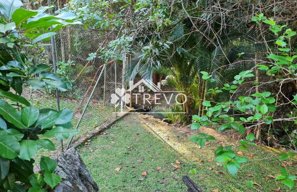 Casa-charmosa-Em-meio-a-natureza28