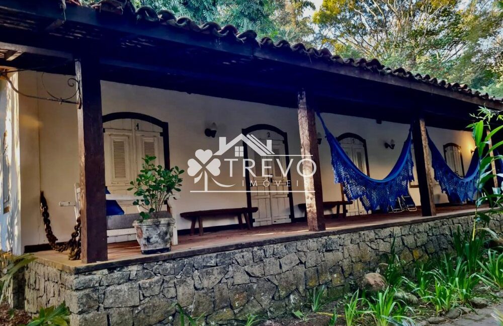 Casa-charmosa-Em-meio-a-natureza3