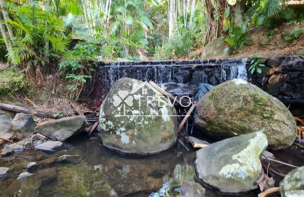 Casa-charmosa-Em-meio-a-natureza31