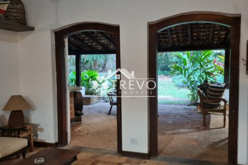 Casa-charmosa-Em-meio-a-natureza32