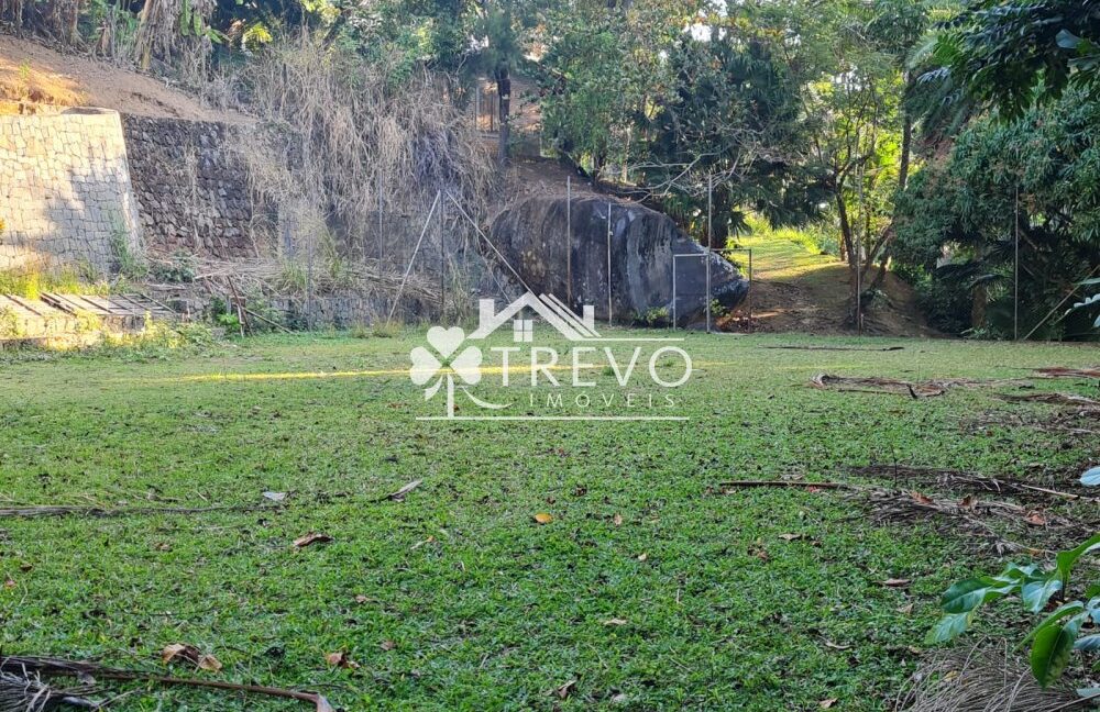 Casa-charmosa-Em-meio-a-natureza35