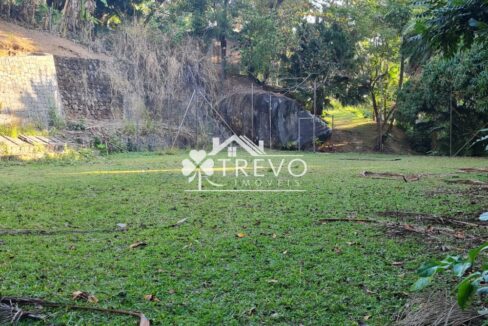 Casa-charmosa-Em-meio-a-natureza35