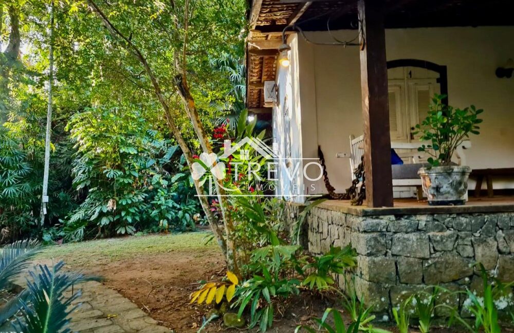 Casa-charmosa-Em-meio-a-natureza4