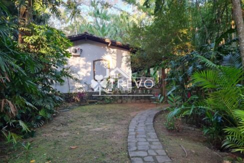 Casa-charmosa-Em-meio-a-natureza5