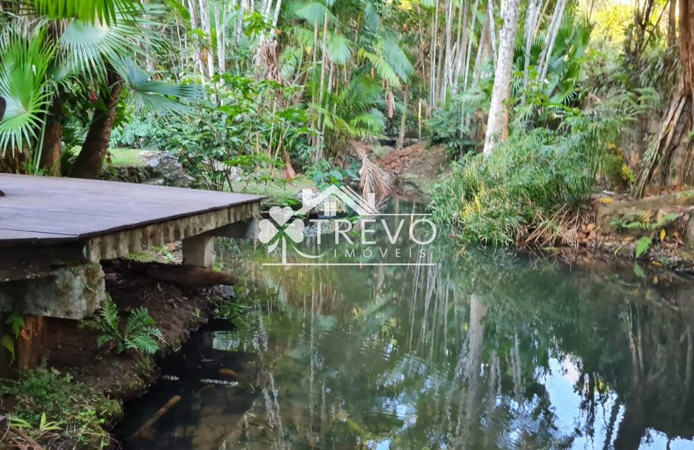 Casa-charmosa-Em-meio-a-natureza6