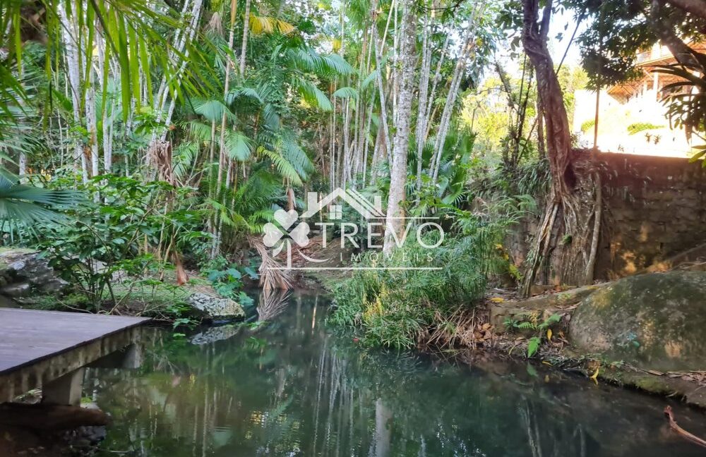 Casa-charmosa-Em-meio-a-natureza7