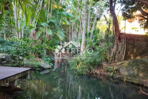 Casa-charmosa-Em-meio-a-natureza7