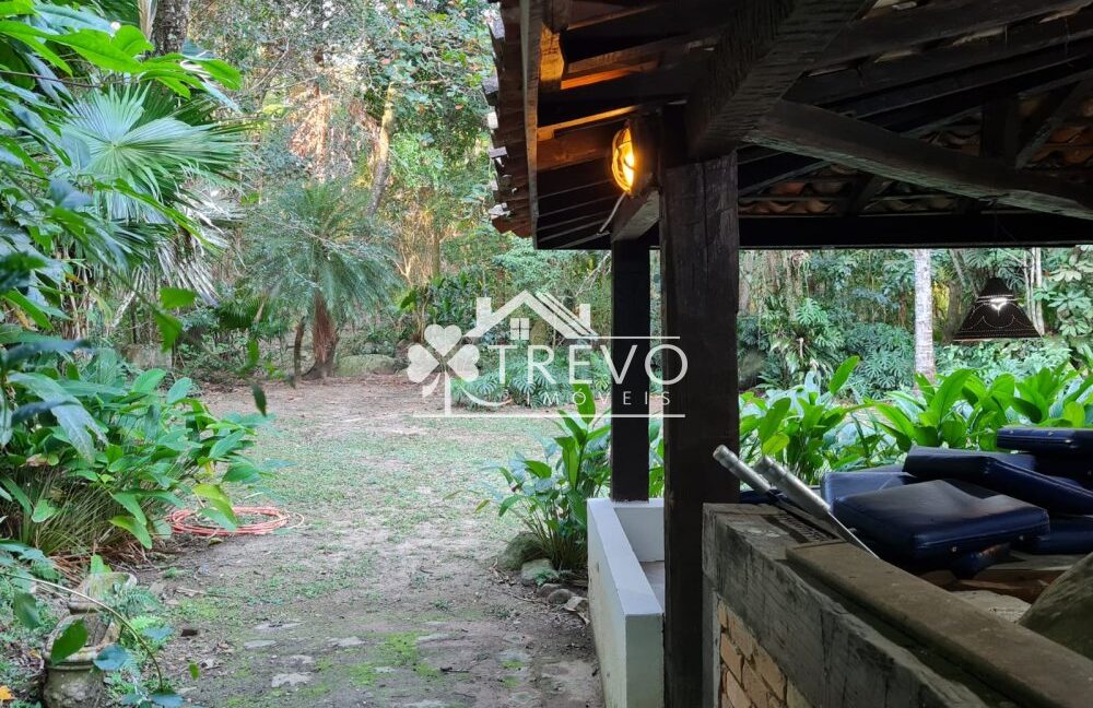 Casa-charmosa-Em-meio-a-natureza8