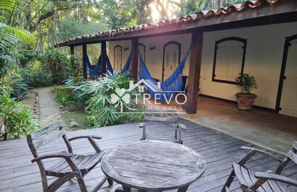 Casa-charmosa-Em-meio-a-natureza9