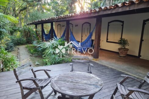 Casa-charmosa-Em-meio-a-natureza9