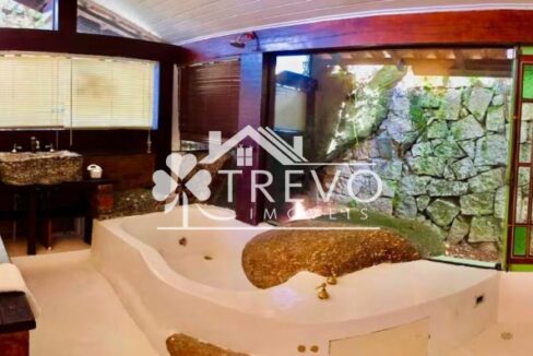 Casa-a-venda-em-Ilhabela-com-vista-panorâmica-para-o-mar10