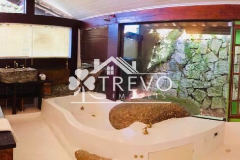 Casa-a-venda-em-Ilhabela-com-vista-panorâmica-para-o-mar12