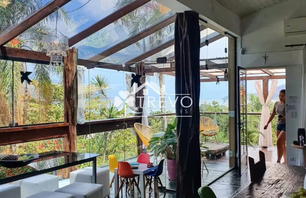 Casa-a-venda-em-Ilhabela-com-vista-panorâmica-para-o-mar7